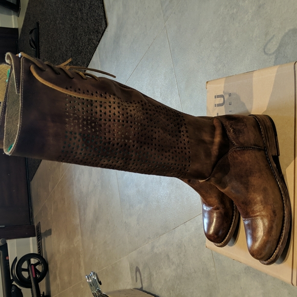 Bed | STU boots - Picture 4 of 9